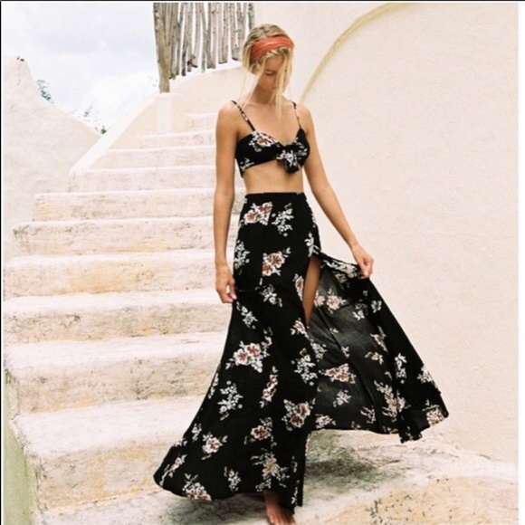 Faithfull the Brand Tops - FAITHFULL THE BRAND Garnier Floral Crop Top